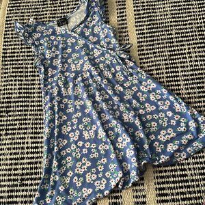 Pink violet size small 6 blue and white floral print wrap dress